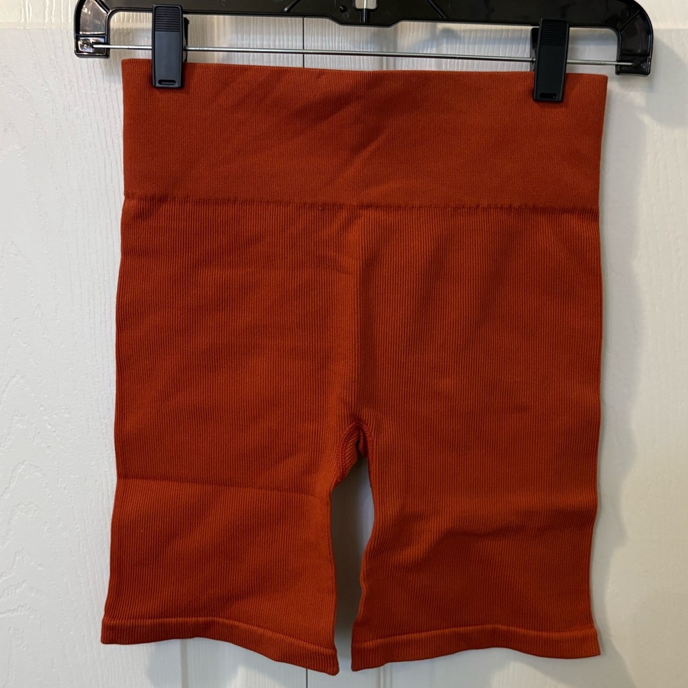 NWT Gilly Hicks Ribbed Bike Short